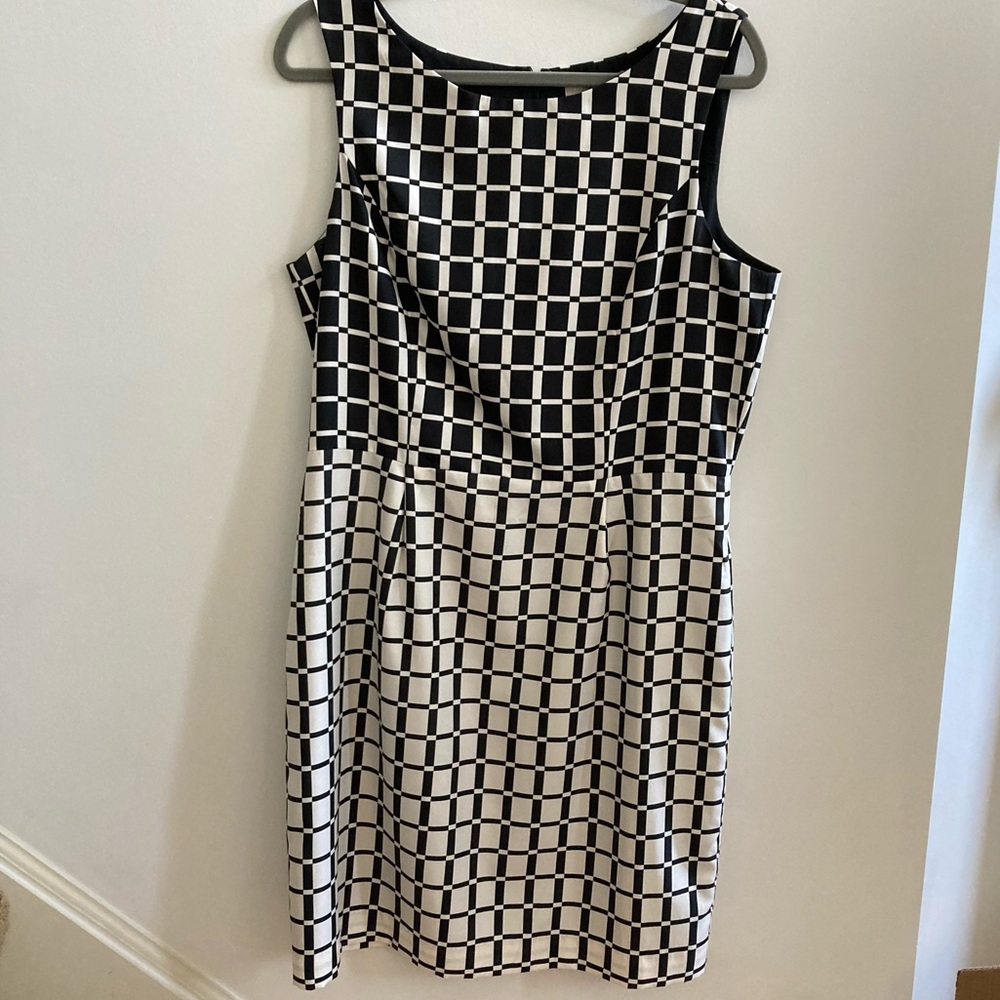 Final! B & W Banana Republic Business Dress | Size 14